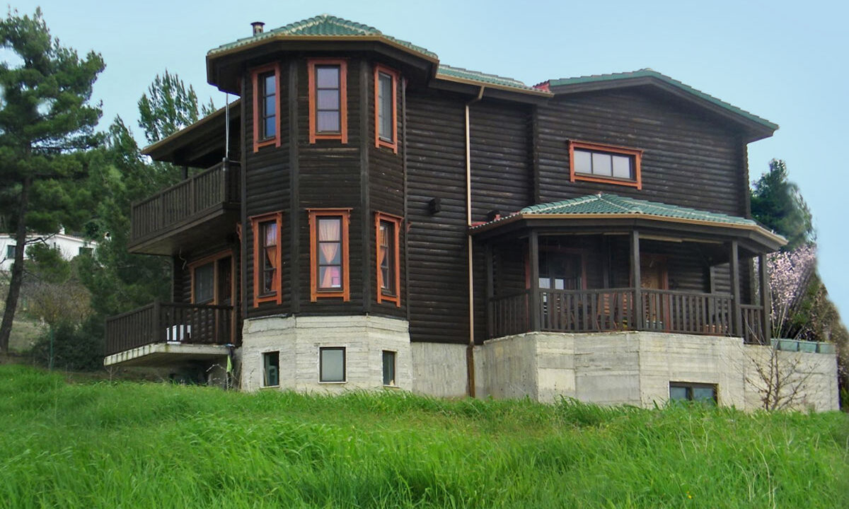 Luxury wooden house near Athens