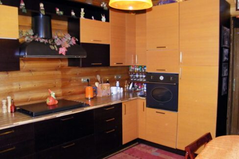 House with fully equipped kitchen