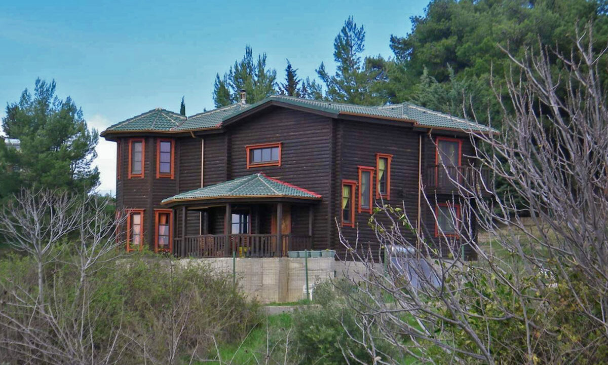 Luxury wooden house near Kalamos, Attica