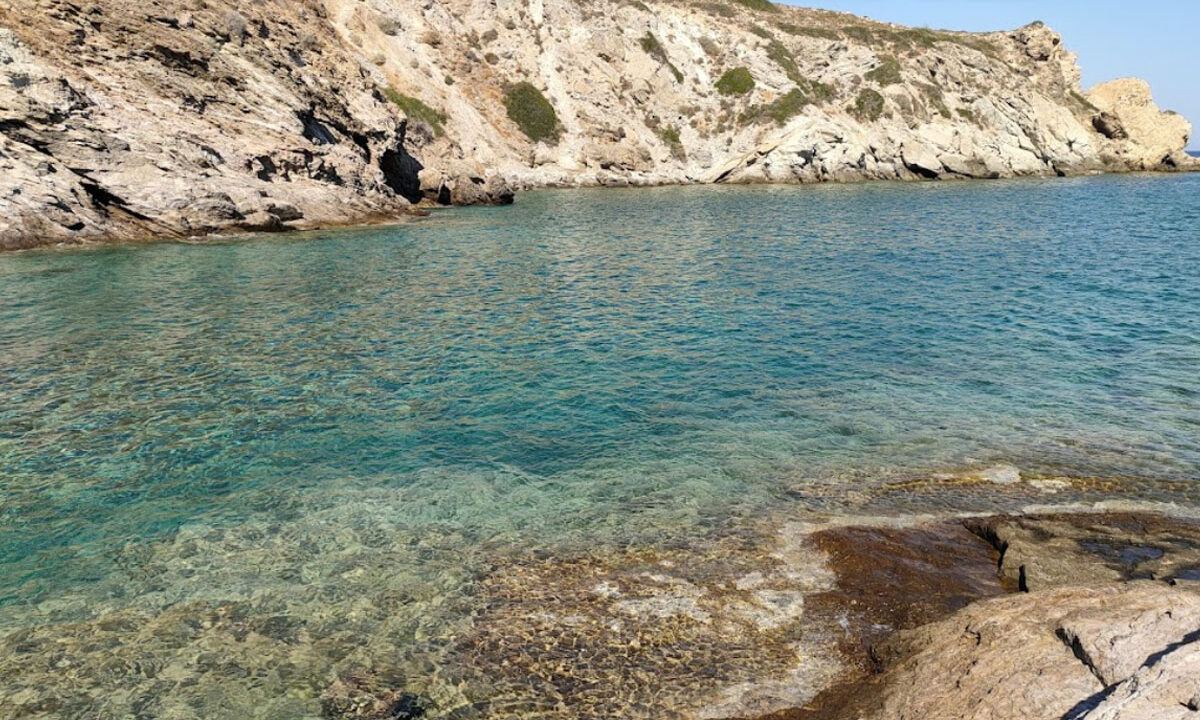 Plot near Agios Padeleimonas Sikinos