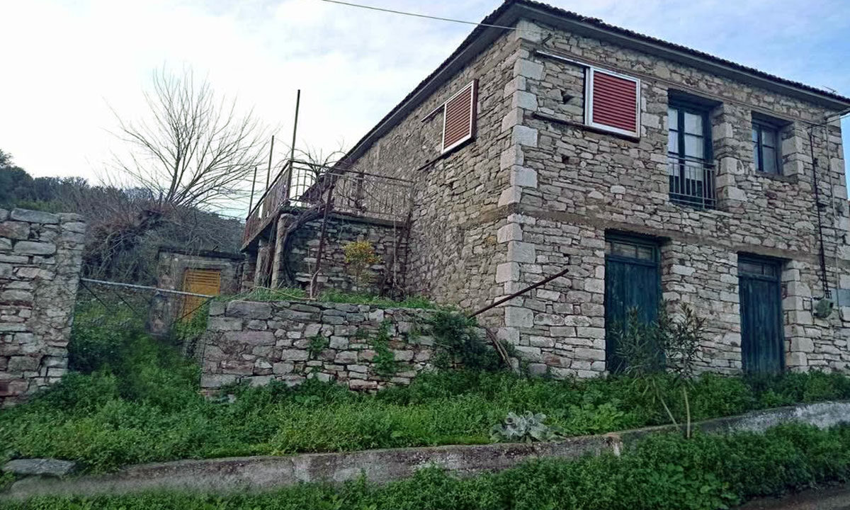 Selling a traditional stone house in Mathias village Messinias Kalamata