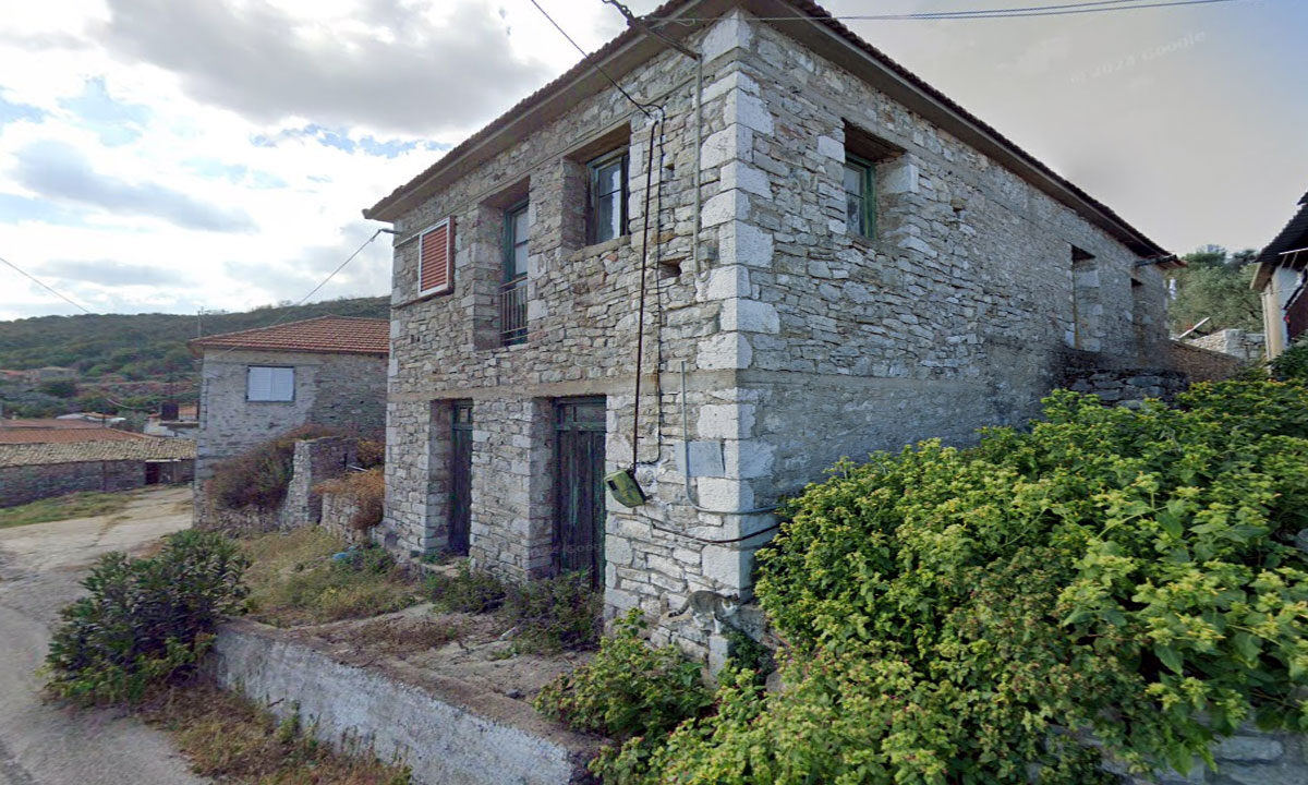 Selling a traditional stone house in Mathias village Kalamata Peloponnese